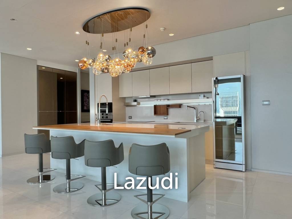 Spacious 4-Bedroom Condo with Panoramic City Views for Sale in Lumpini