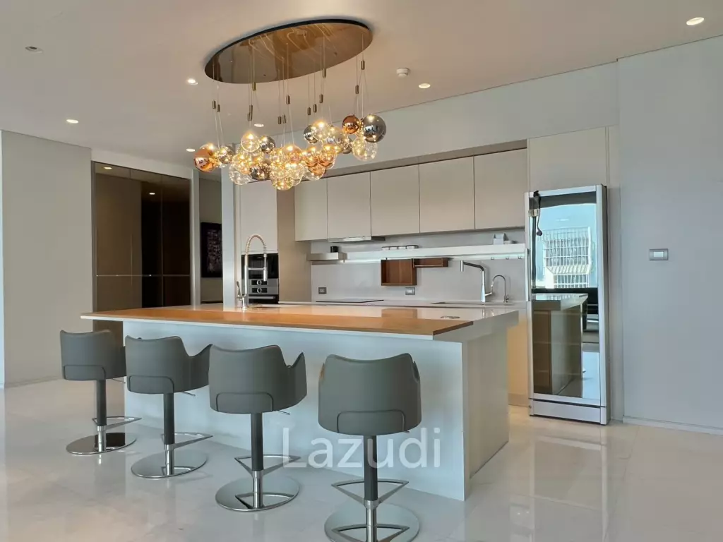 Spacious 4-Bedroom Condo with Panoramic City Views for Sale in Lumpini
