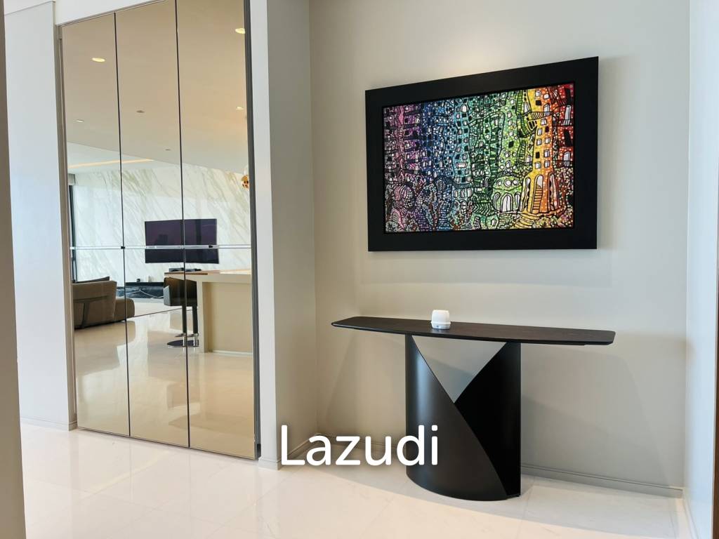 Spacious 4-Bedroom Condo with Panoramic City Views for Sale in Lumpini
