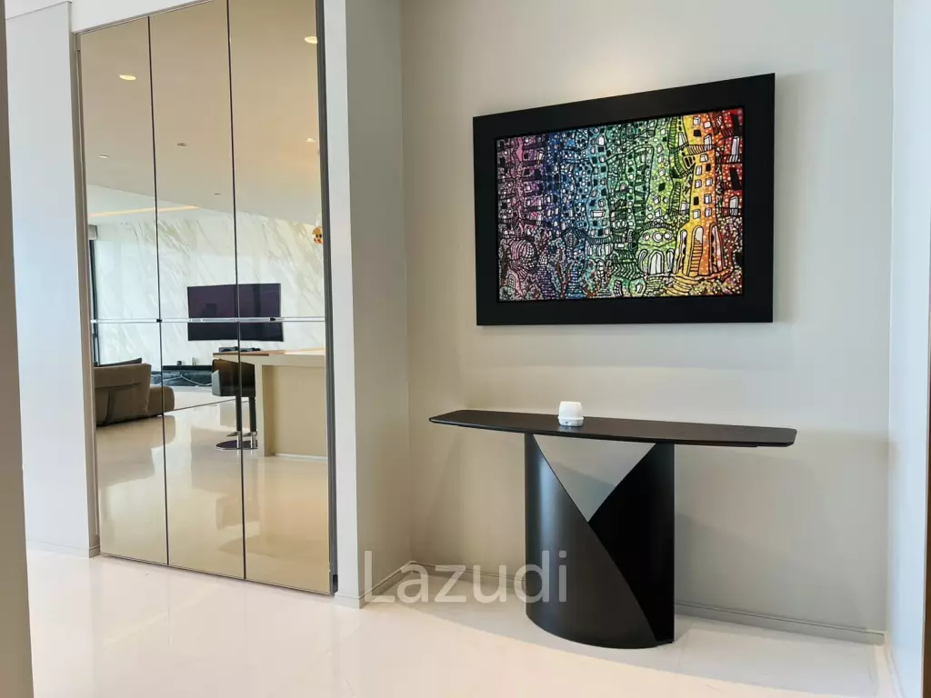 Spacious 4-Bedroom Condo with Panoramic City Views for Sale in Lumpini