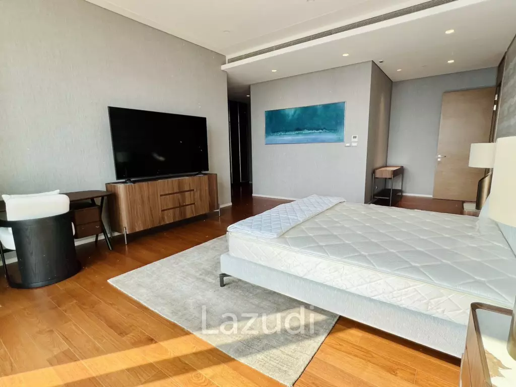 Spacious 4-Bedroom Condo with Panoramic City Views for Sale in Lumpini