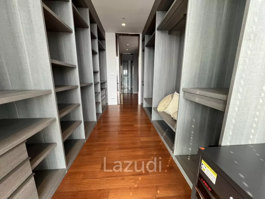 Spacious 4-Bedroom Condo with Panoramic City Views for Sale in Lumpini