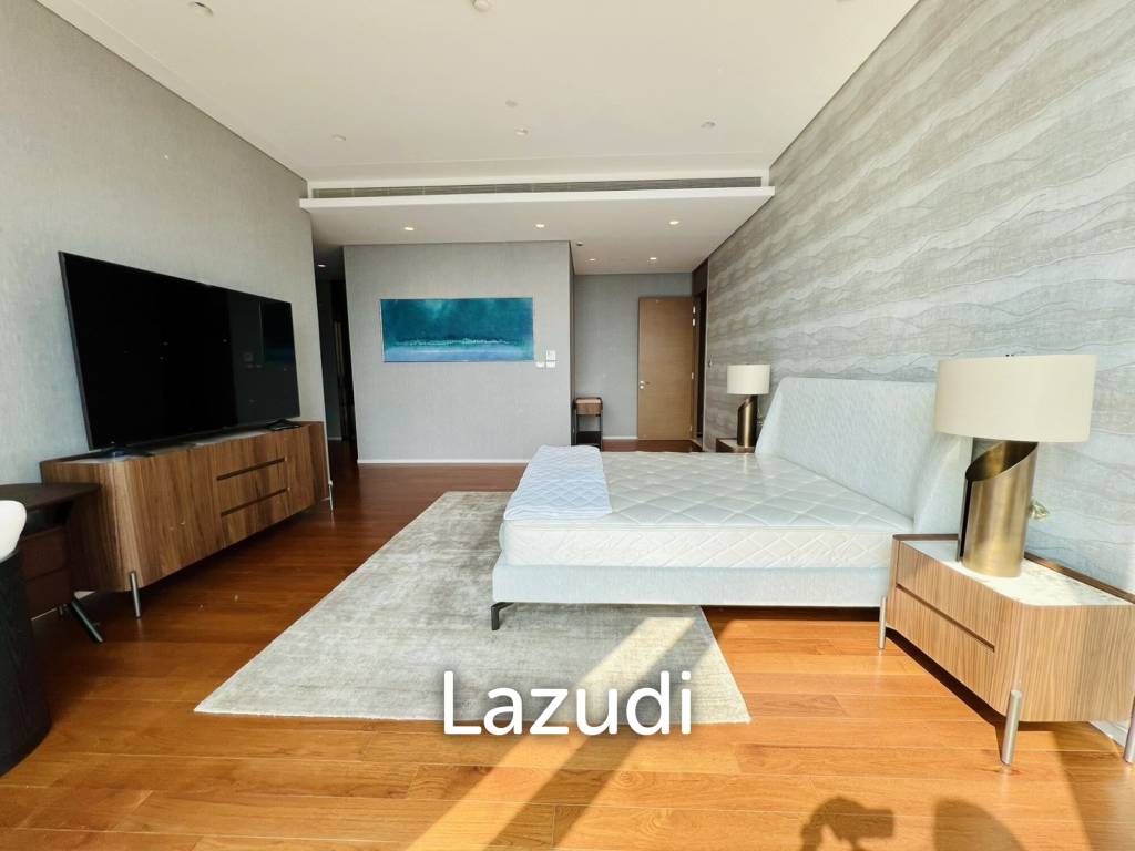 Spacious 4-Bedroom Condo with Panoramic City Views for Sale in Lumpini
