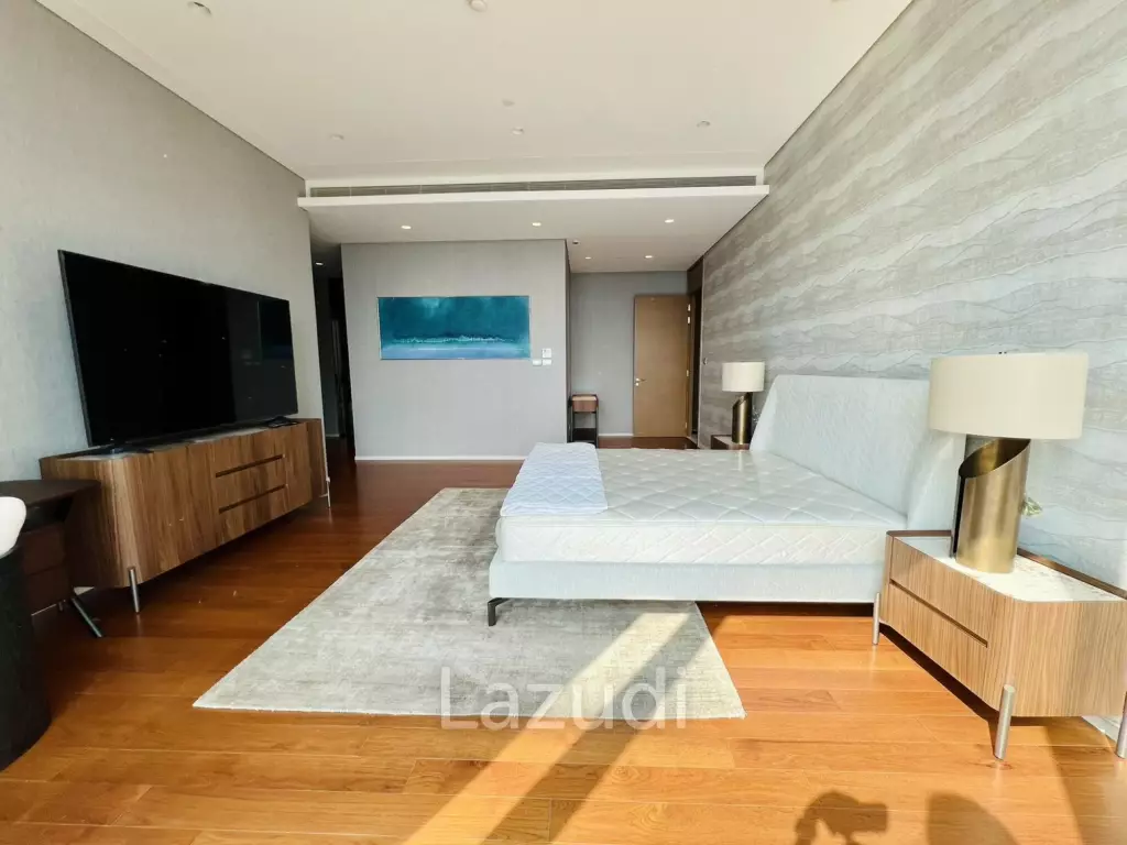 Spacious 4-Bedroom Condo with Panoramic City Views for Sale in Lumpini
