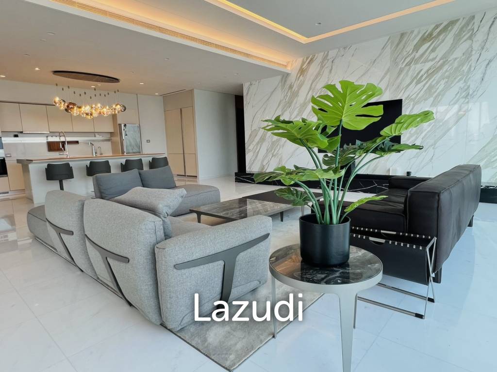 Spacious 4-Bedroom Condo with Panoramic City Views for Sale in Lumpini