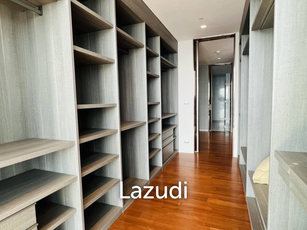 Spacious 4-Bedroom Condo with Panoramic City Views for Sale in Lumpini