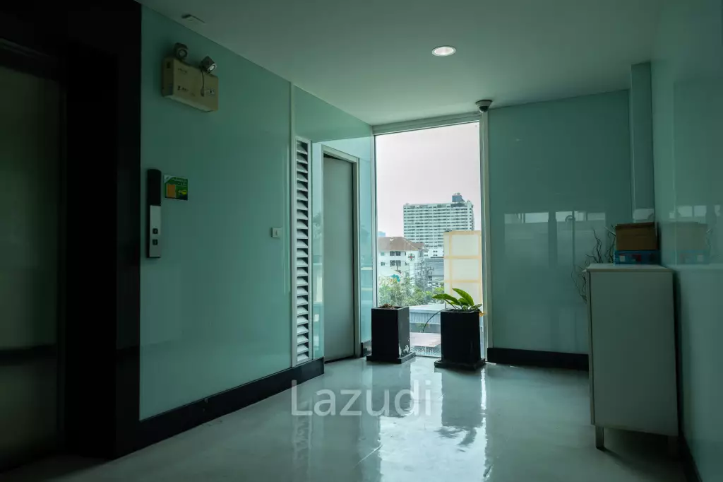 3800 sqm modern commercial office building Suan Luang Bangkok