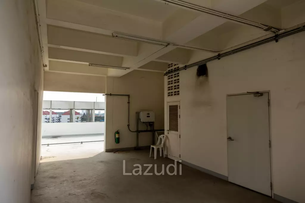 3800 sqm modern commercial office building Suan Luang Bangkok