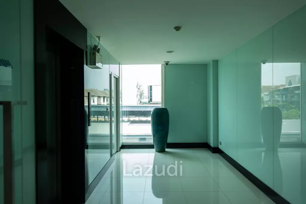 3800 sqm modern commercial office building Suan Luang Bangkok