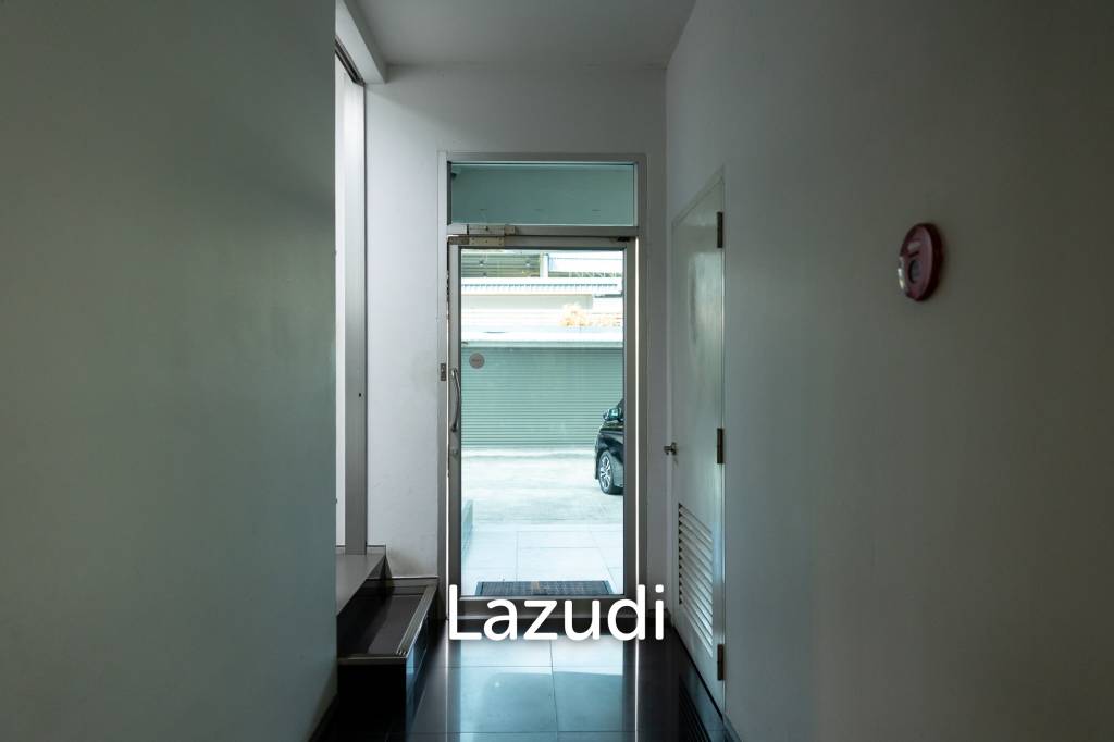 3800 sqm modern commercial office building Suan Luang Bangkok