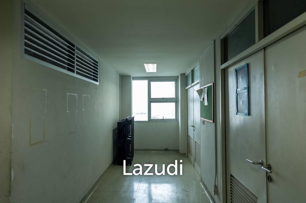 3800 sqm modern commercial office building Suan Luang Bangkok