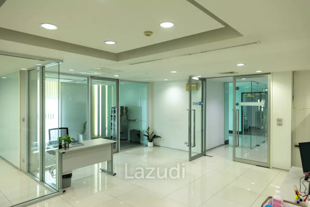 3800 sqm modern commercial office building Suan Luang Bangkok