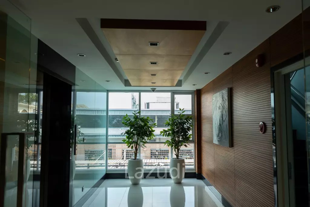 3800 sqm modern commercial office building Suan Luang Bangkok
