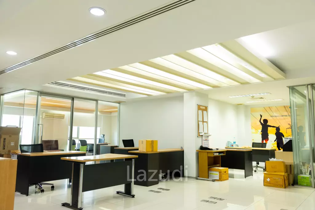 3800 sqm modern commercial office building Suan Luang Bangkok