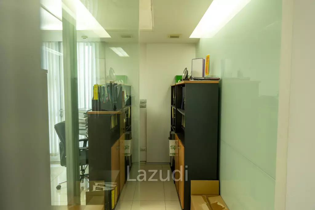 3800 sqm modern commercial office building Suan Luang Bangkok