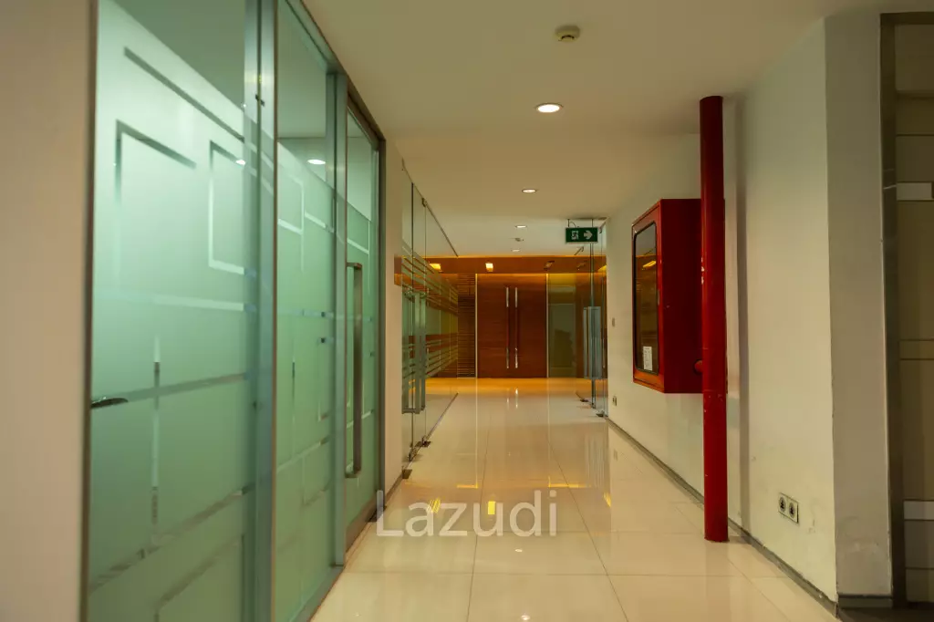 3800 sqm modern commercial office building Suan Luang Bangkok