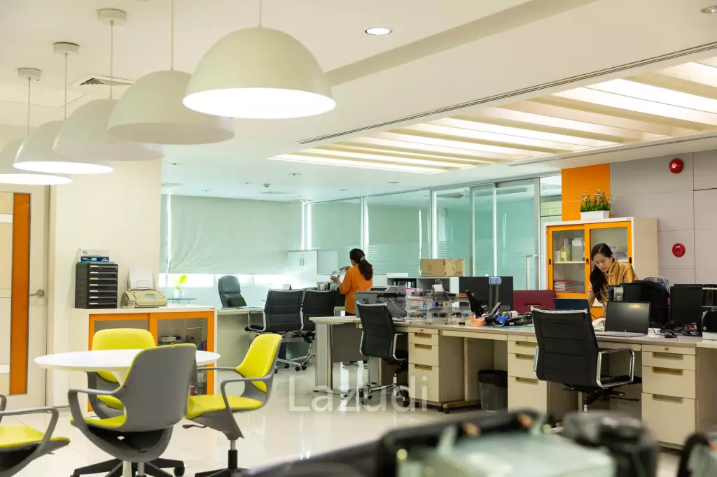 3800 sqm modern commercial office building Suan Luang Bangkok