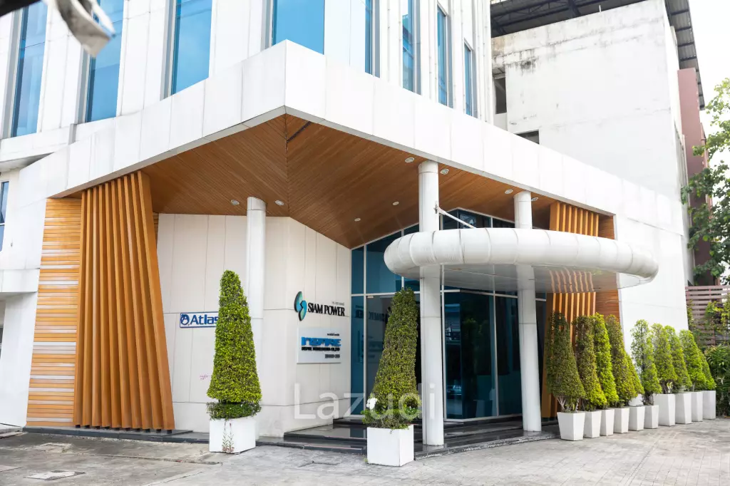 3800 sqm modern commercial office building Suan Luang Bangkok