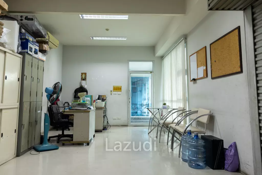 3800 sqm modern commercial office building Suan Luang Bangkok