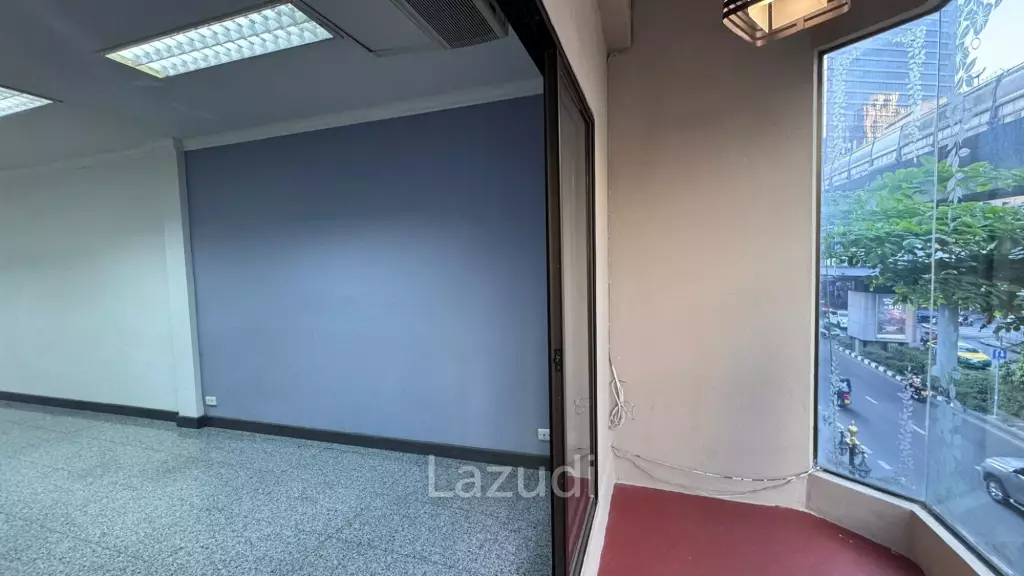 30 sqm Office for Rent in Khlong Toei Bangkok