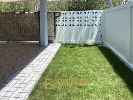 Abordable / piscine privée / entièrement meublé