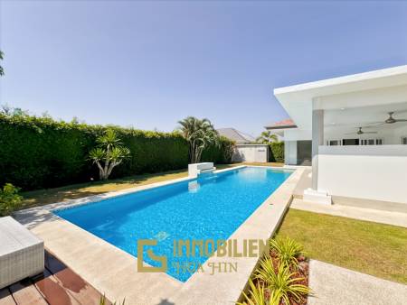 Terrain de 721 m² / 4 chambres / Piscine de 4 x 15 mètres