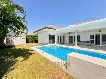 Terrain de 721 m² / 4 chambres / Piscine de 4 x 15 mètres