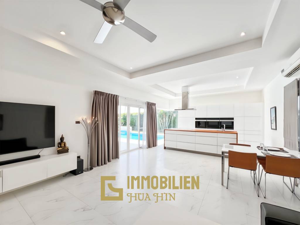 Terrain de 721 m² / 4 chambres / Piscine de 4 x 15 mètres