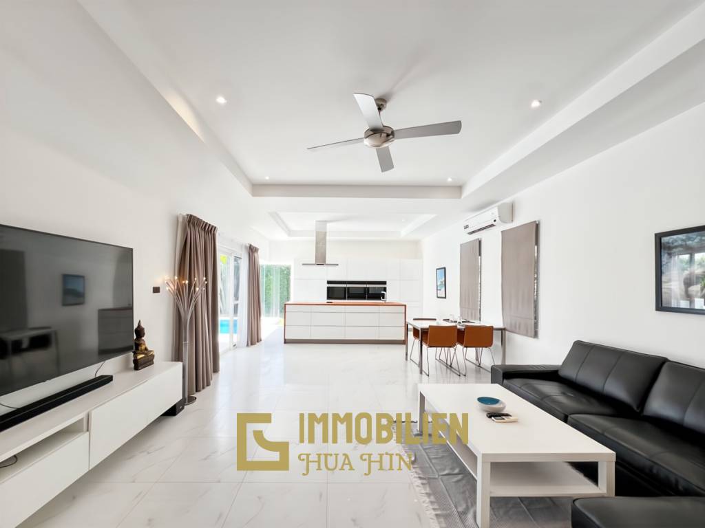 Terrain de 721 m² / 4 chambres / Piscine de 4 x 15 mètres