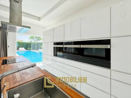 Terrain de 721 m² / 4 chambres / Piscine de 4 x 15 mètres