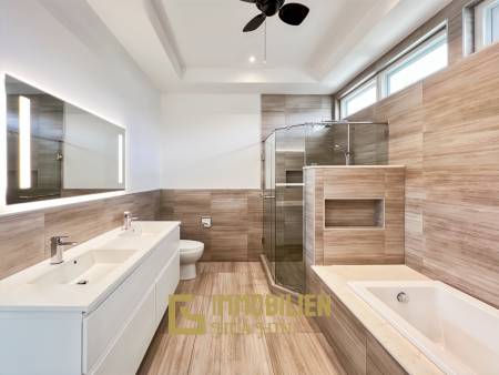 Terrain de 721 m² / 4 chambres / Piscine de 4 x 15 mètres