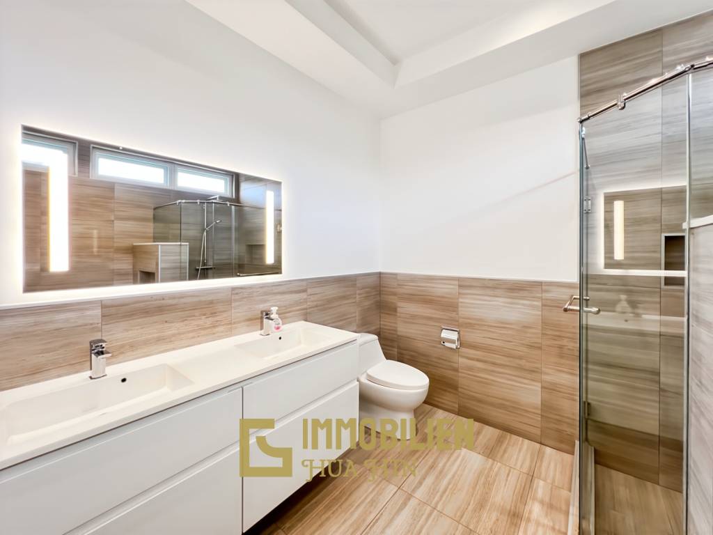 Terrain de 721 m² / 4 chambres / Piscine de 4 x 15 mètres