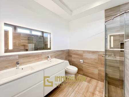 Terrain de 721 m² / 4 chambres / Piscine de 4 x 15 mètres