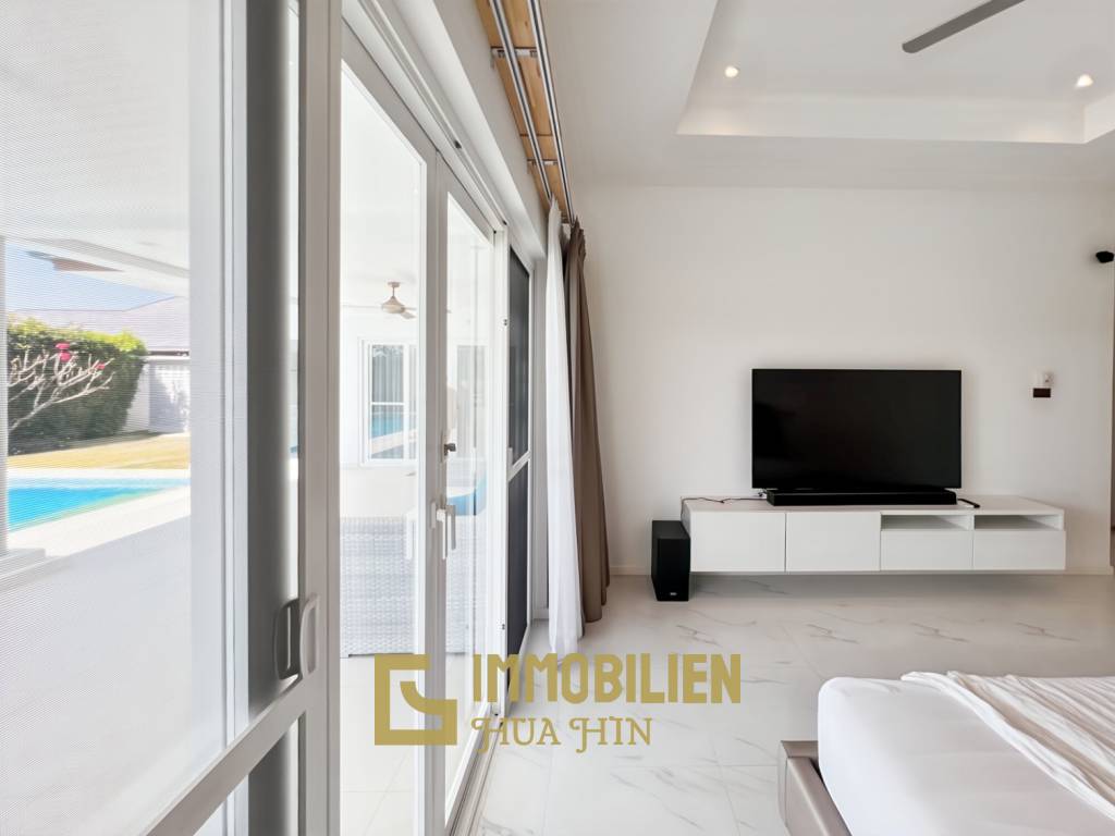 Terrain de 721 m² / 4 chambres / Piscine de 4 x 15 mètres