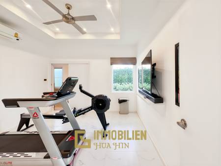 Terrain de 721 m² / 4 chambres / Piscine de 4 x 15 mètres