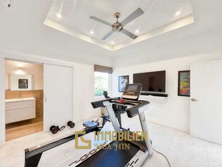 Terrain de 721 m² / 4 chambres / Piscine de 4 x 15 mètres