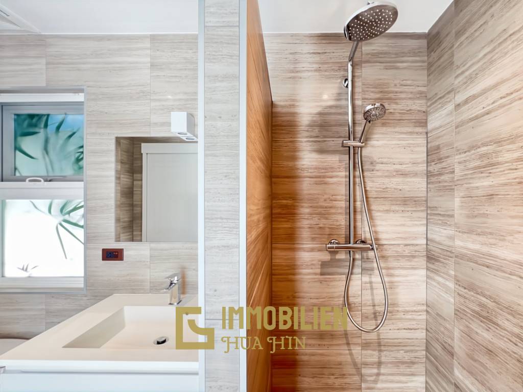 Terrain de 721 m² / 4 chambres / Piscine de 4 x 15 mètres