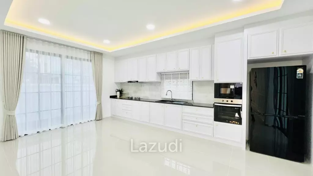 3 Bedroom 3 Bathroom 300 SQ.M. Modern Villa In East Pattaya