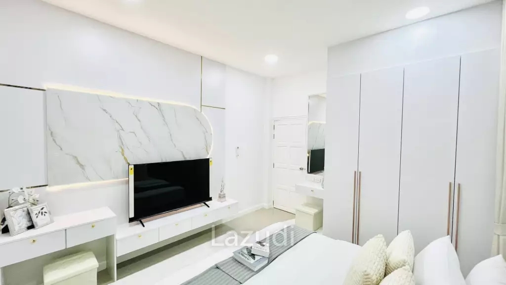 3 Bedroom 3 Bathroom 300 SQ.M. Modern Villa In East Pattaya