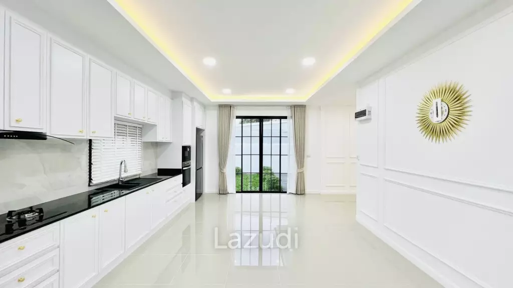 3 Bedroom 3 Bathroom 300 SQ.M. Modern Villa In East Pattaya