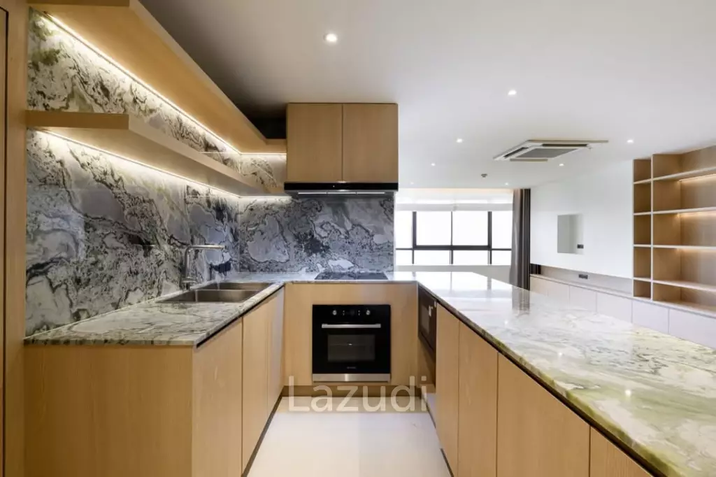3 Bedroom 2 Bathroom 151 SQ.M. Jomtien Plaza Condotel