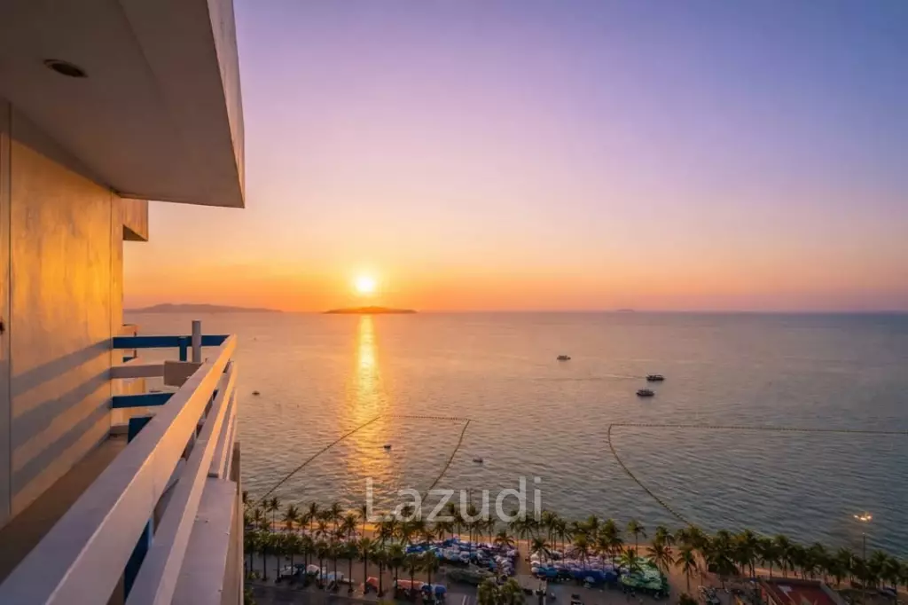 3 Bedroom 2 Bathroom 151 SQ.M. Jomtien Plaza Condotel