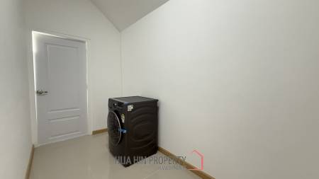 MODERN POOL VILLA ON SOI 102 : 3 BED PRIME LOCATION NEAR TOWN