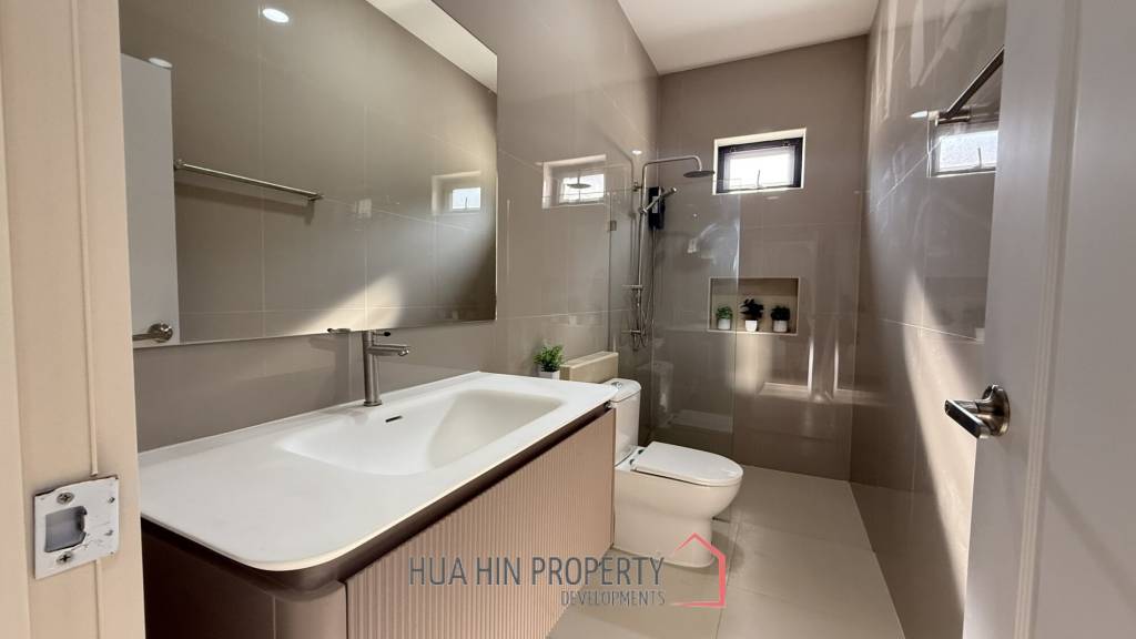 MODERN POOL VILLA ON SOI 102 : 3 BED PRIME LOCATION NEAR TOWN