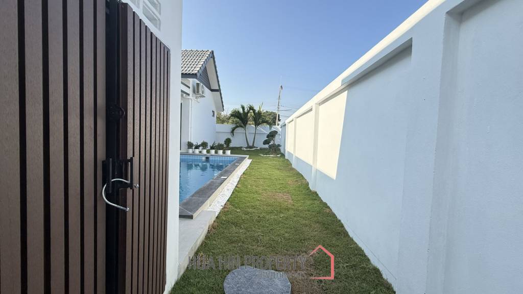 MODERN POOL VILLA ON SOI 102 : 3 BED PRIME LOCATION NEAR TOWN