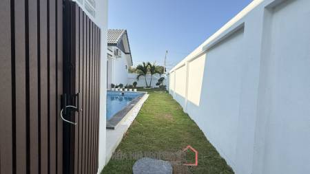 MODERN POOL VILLA ON SOI 102 : 3 BED PRIME LOCATION NEAR TOWN