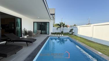 MODERN POOL VILLA ON SOI 102 : 3 BED PRIME LOCATION NEAR TOWN
