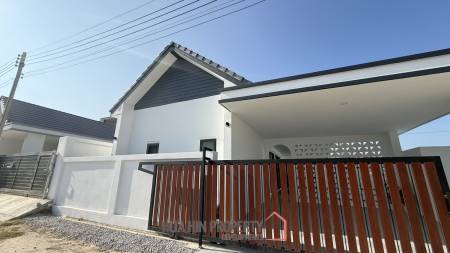 MODERN POOL VILLA ON SOI 102 : 3 BED PRIME LOCATION NEAR TOWN