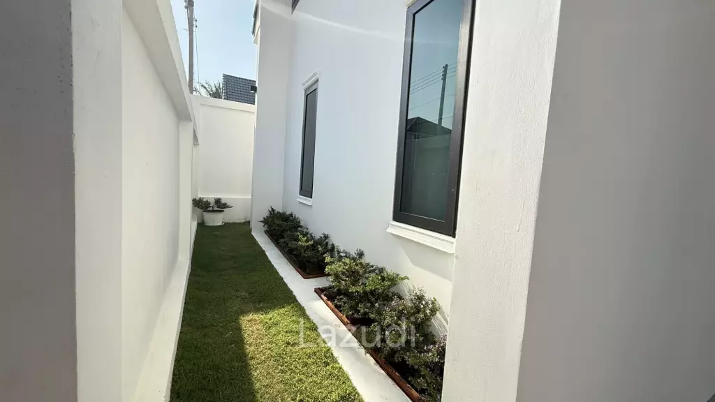MODERN POOL VILLA ON SOI 102 : 3 BED PRIME LOCATION NEAR TOWN