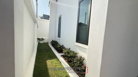 MODERN POOL VILLA ON SOI 102 : 3 BED PRIME LOCATION NEAR TOWN